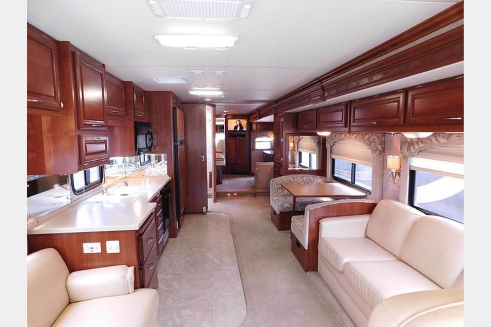 Photo 0 - 2007 Fleetwood Class A Motorhome rental photo 2