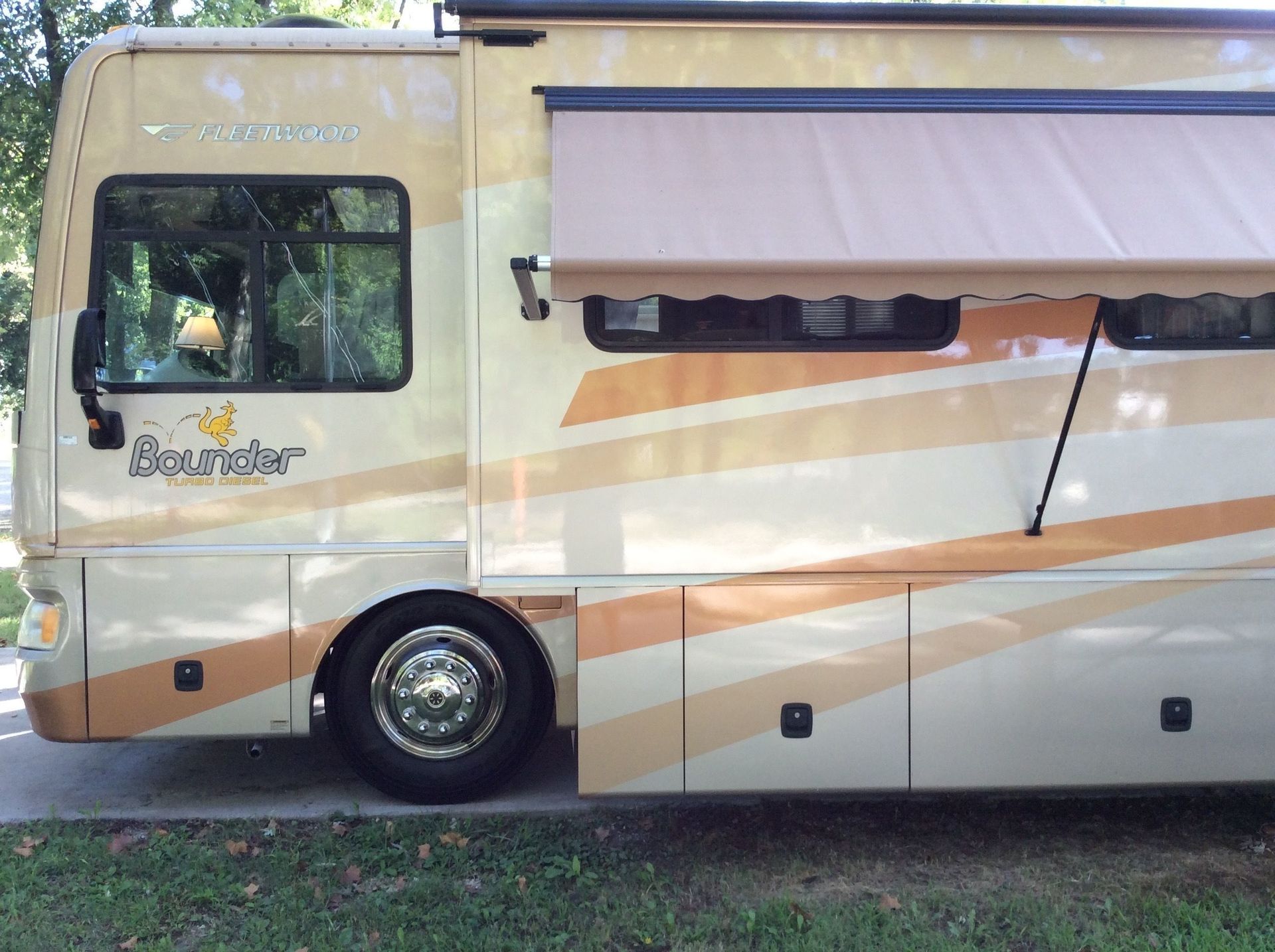 Photo 5 - 2007 Fleetwood Class A Motorhome rental photo 7