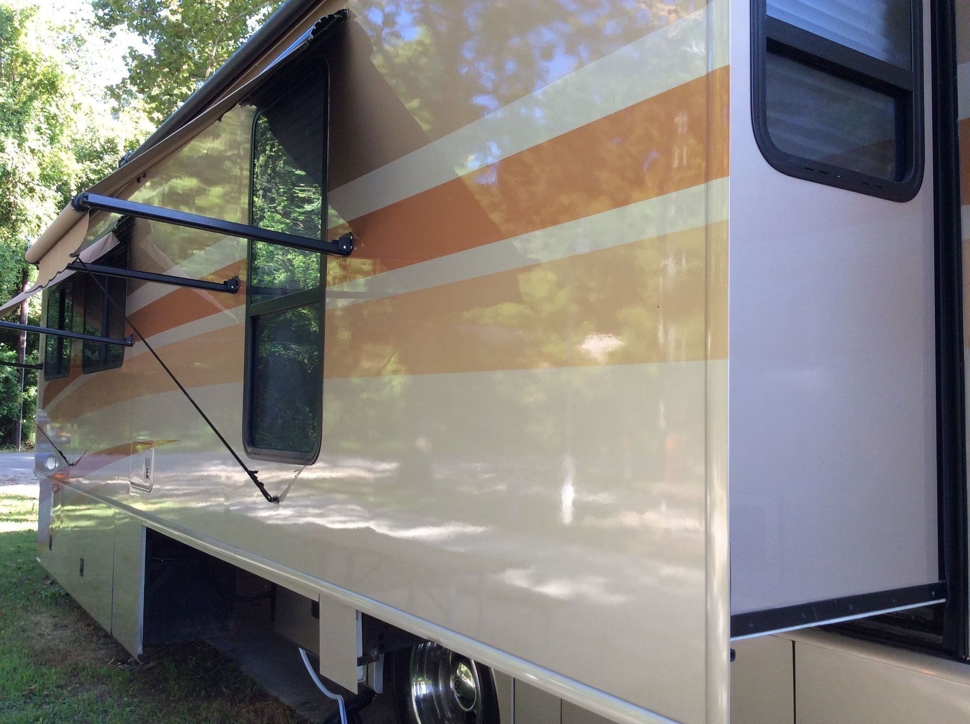 Photo 8 - 2007 Fleetwood Class A Motorhome rental photo 10