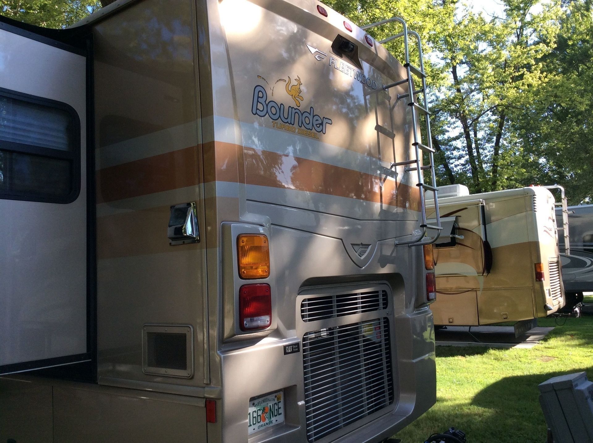 Photo 9 - 2007 Fleetwood Class A Motorhome rental photo 11