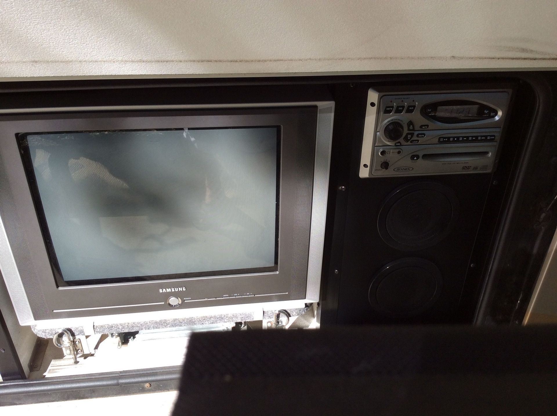 Photo 11 - 2007 Fleetwood Class A Motorhome rental photo 13