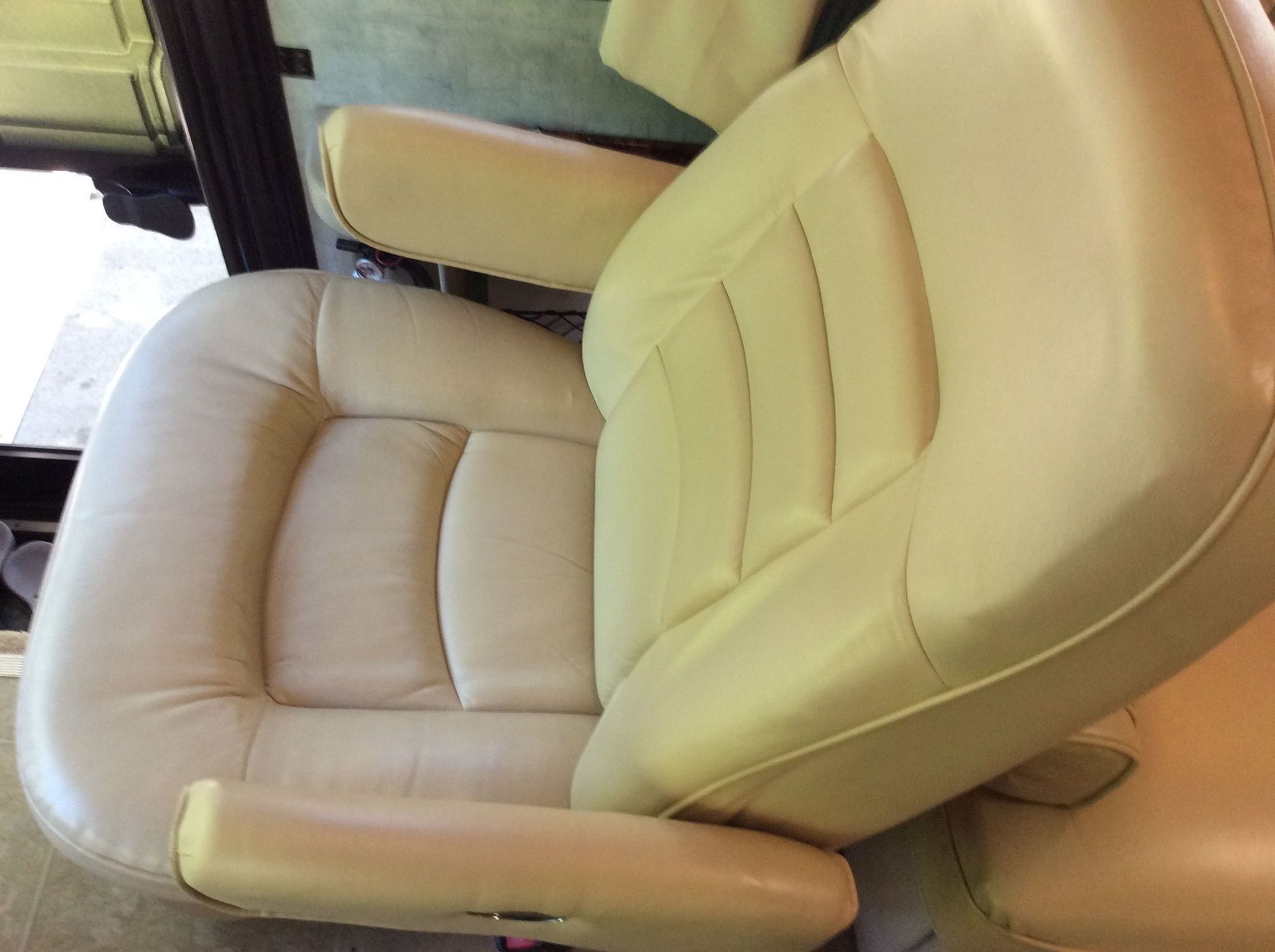 Photo 28 - 2007 Fleetwood Class A Motorhome rental photo 30