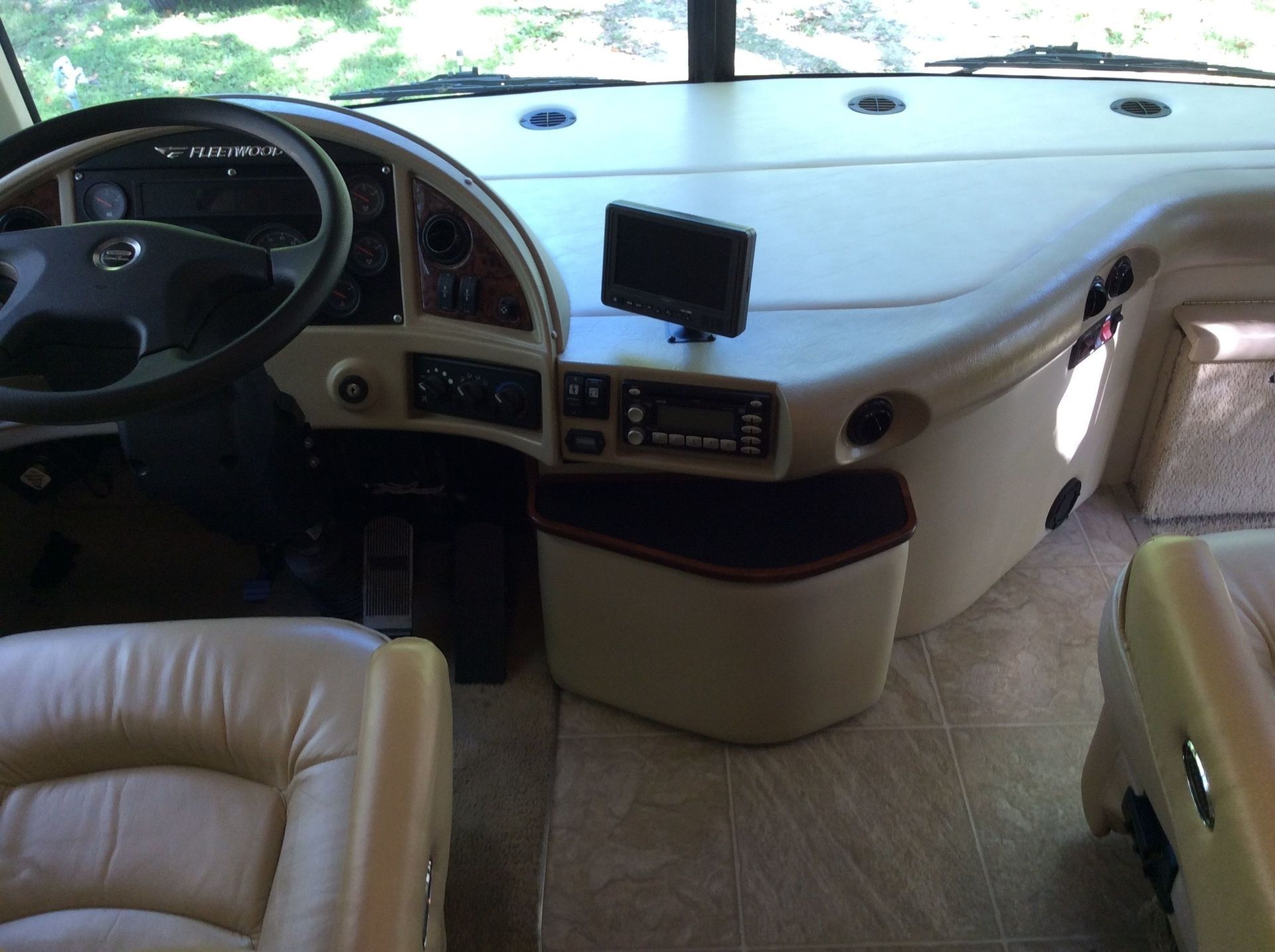 Photo 34 - 2007 Fleetwood Class A Motorhome rental photo 36
