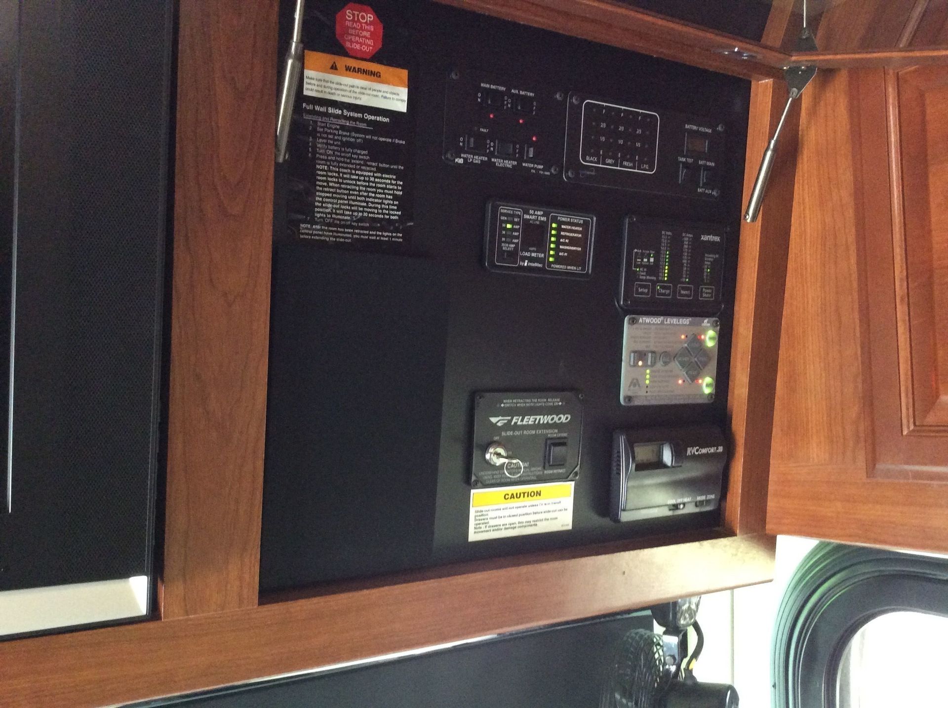 Photo 38 - 2007 Fleetwood Class A Motorhome rental photo 40