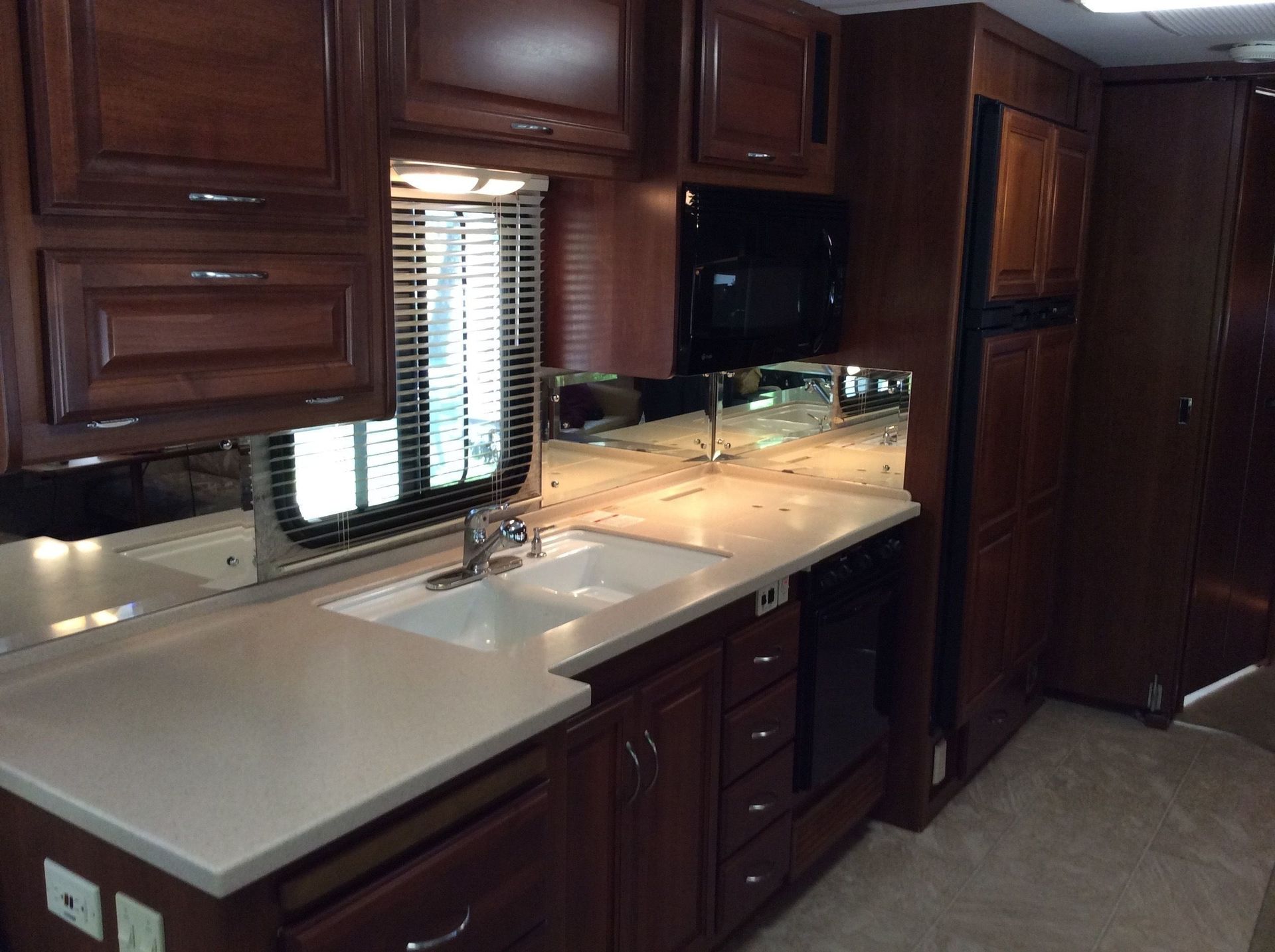Photo 40 - 2007 Fleetwood Class A Motorhome rental photo 42