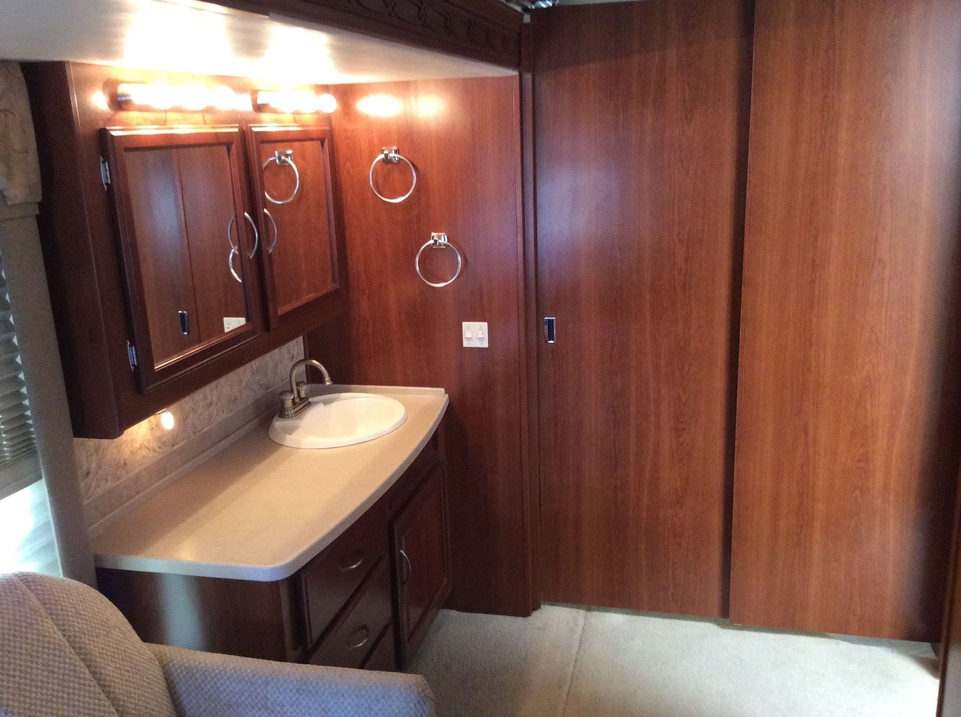 Photo 70 - 2007 Fleetwood Class A Motorhome rental photo 72