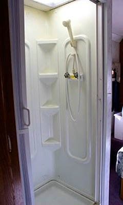 Photo 2 - 2003 Ford Class C Motorhome rental photo 4