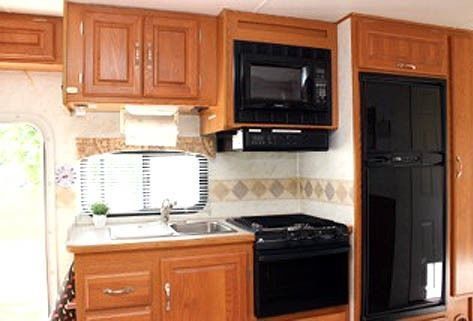 Photo 6 - 2003 Ford Class C Motorhome rental photo 8