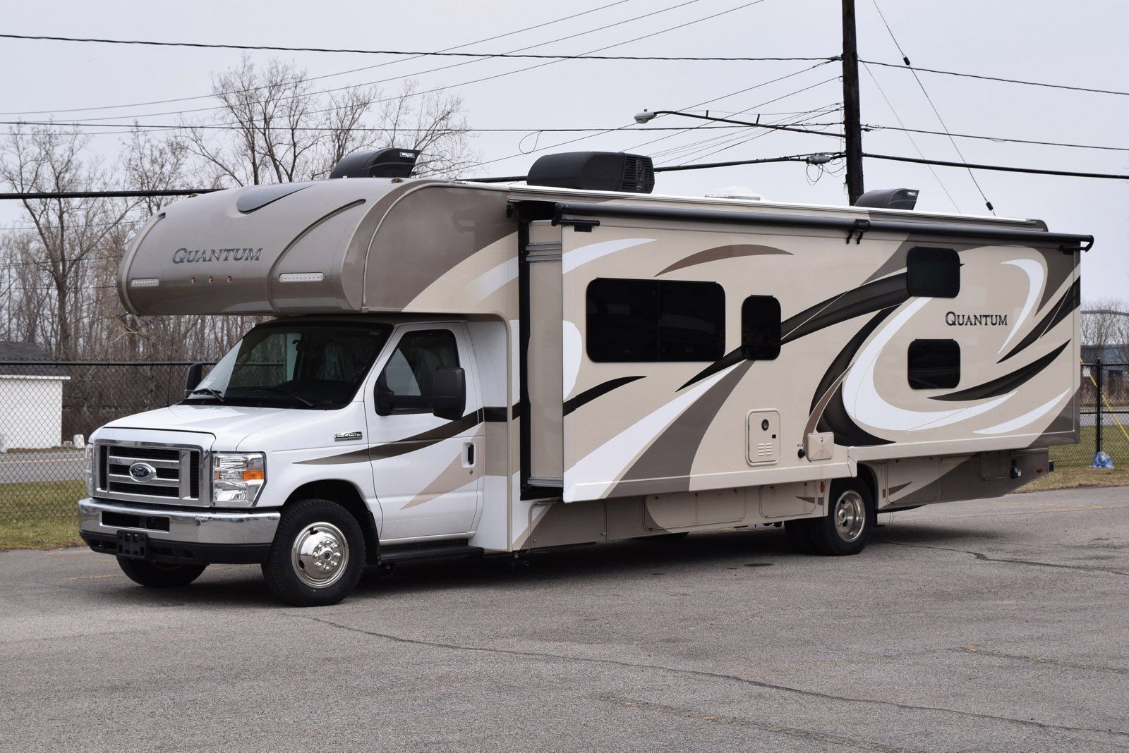 Photo 0 - 2017 Thor Class C Motorhome rental photo 2