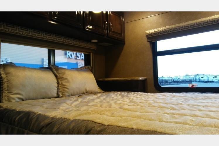 Photo 2 - 2017 Thor Class C Motorhome rental photo 4