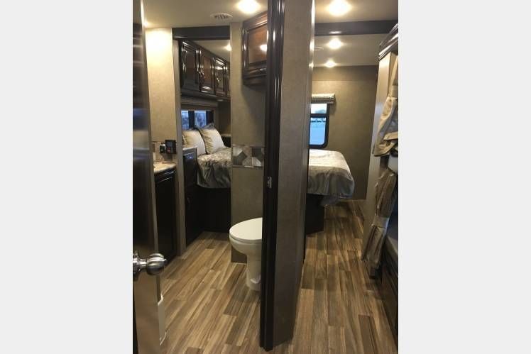 Photo 7 - 2017 Thor Class C Motorhome rental photo 9