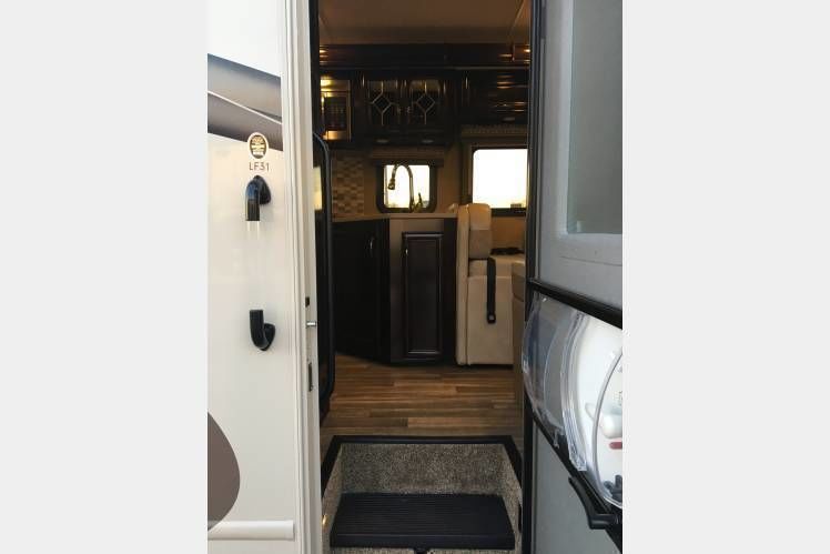 Photo 8 - 2017 Thor Class C Motorhome rental photo 10