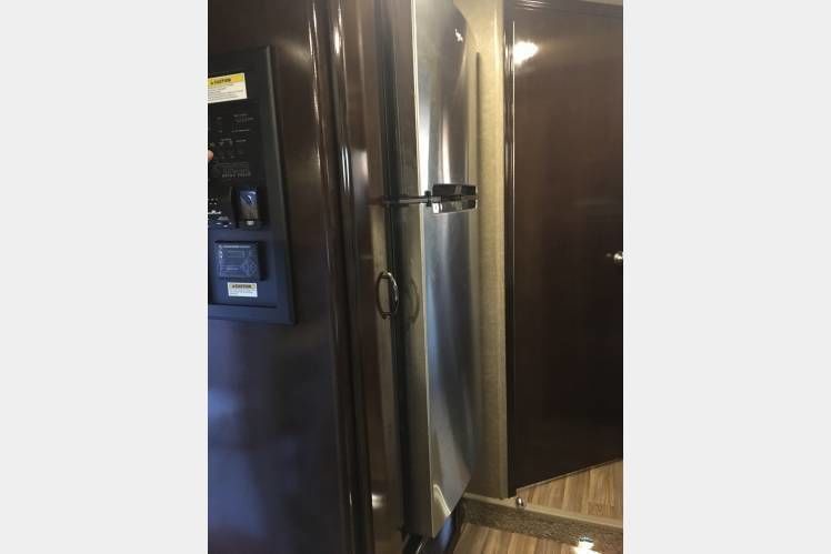 Photo 16 - 2017 Thor Class C Motorhome rental photo 18