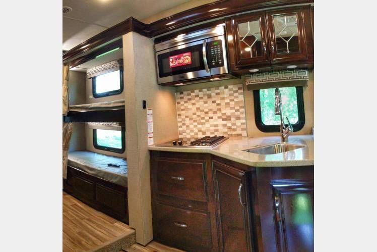 Photo 36 - 2017 Thor Class C Motorhome rental photo 38