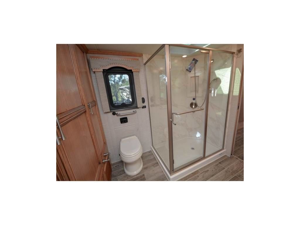 Photo 5 - 2018 Newmar Class A Motorhome rental photo 7