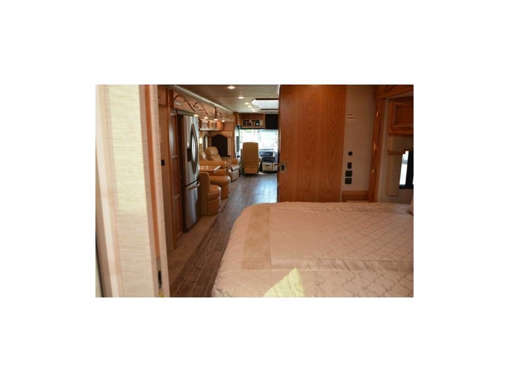 Photo 10 - 2018 Newmar Class A Motorhome rental photo 12