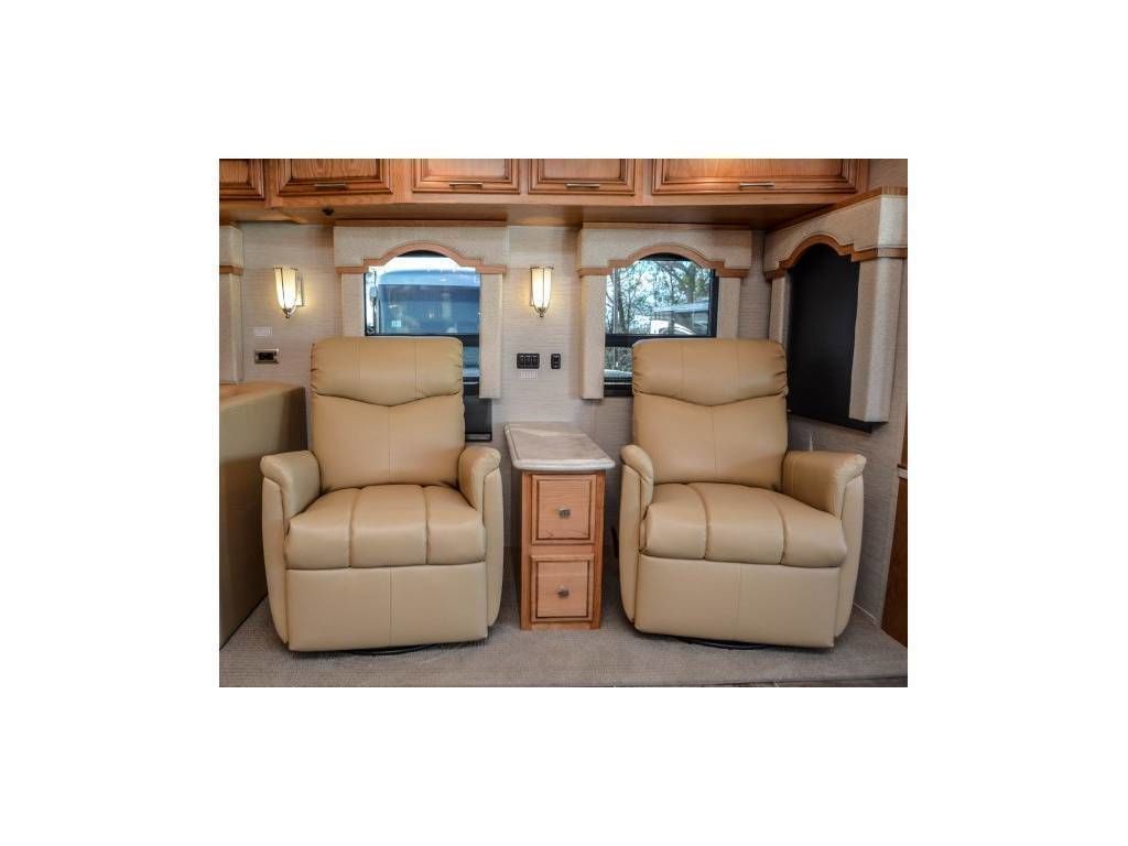 Photo 13 - 2018 Newmar Class A Motorhome rental photo 15