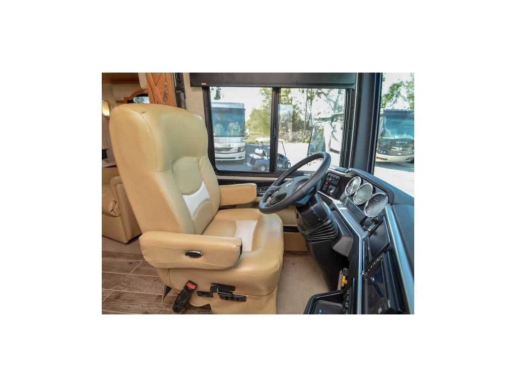 Photo 17 - 2018 Newmar Class A Motorhome rental photo 19