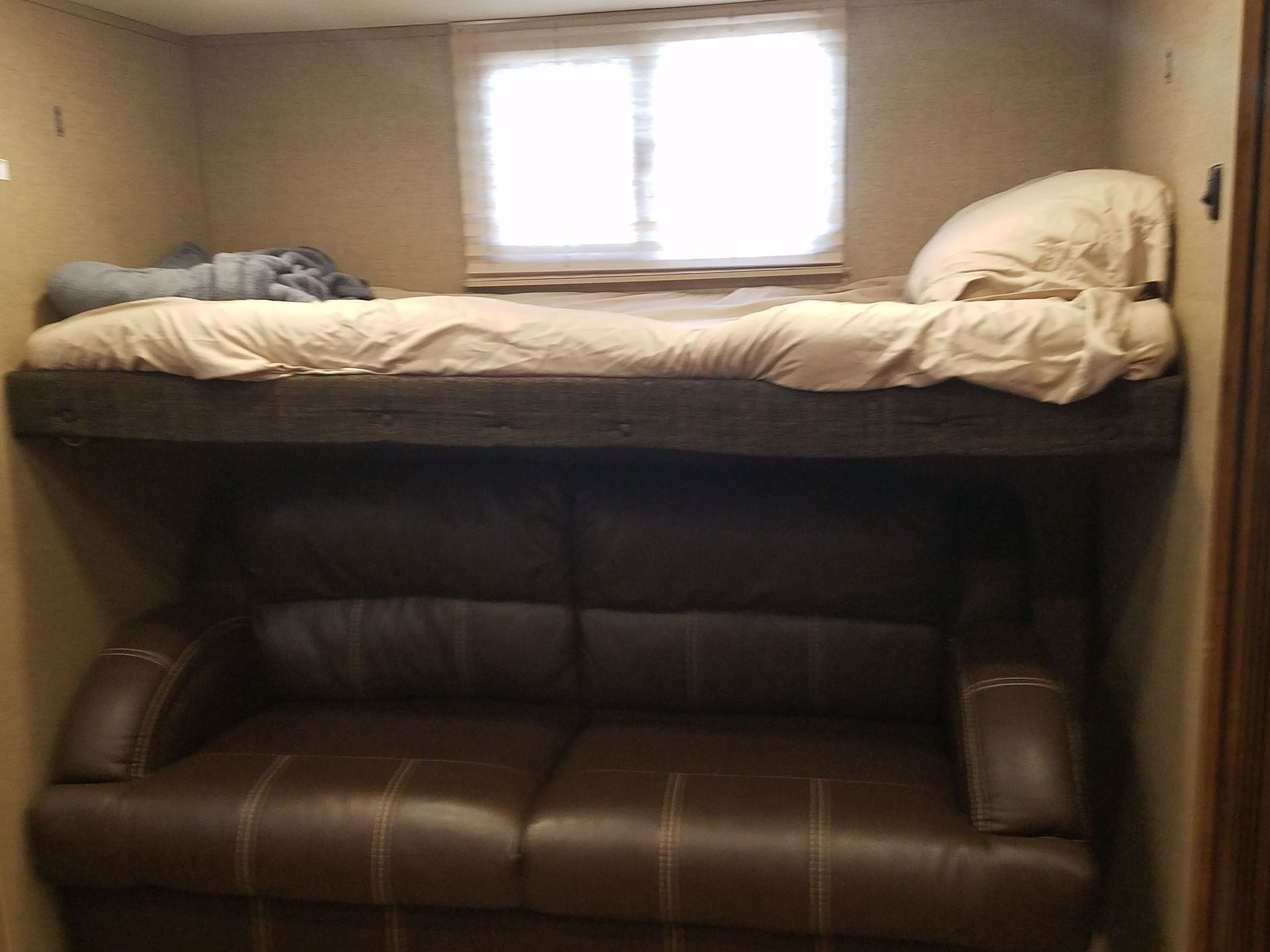Photo 11 - 2018 Coachmen Fifth Wheel rental photo 13