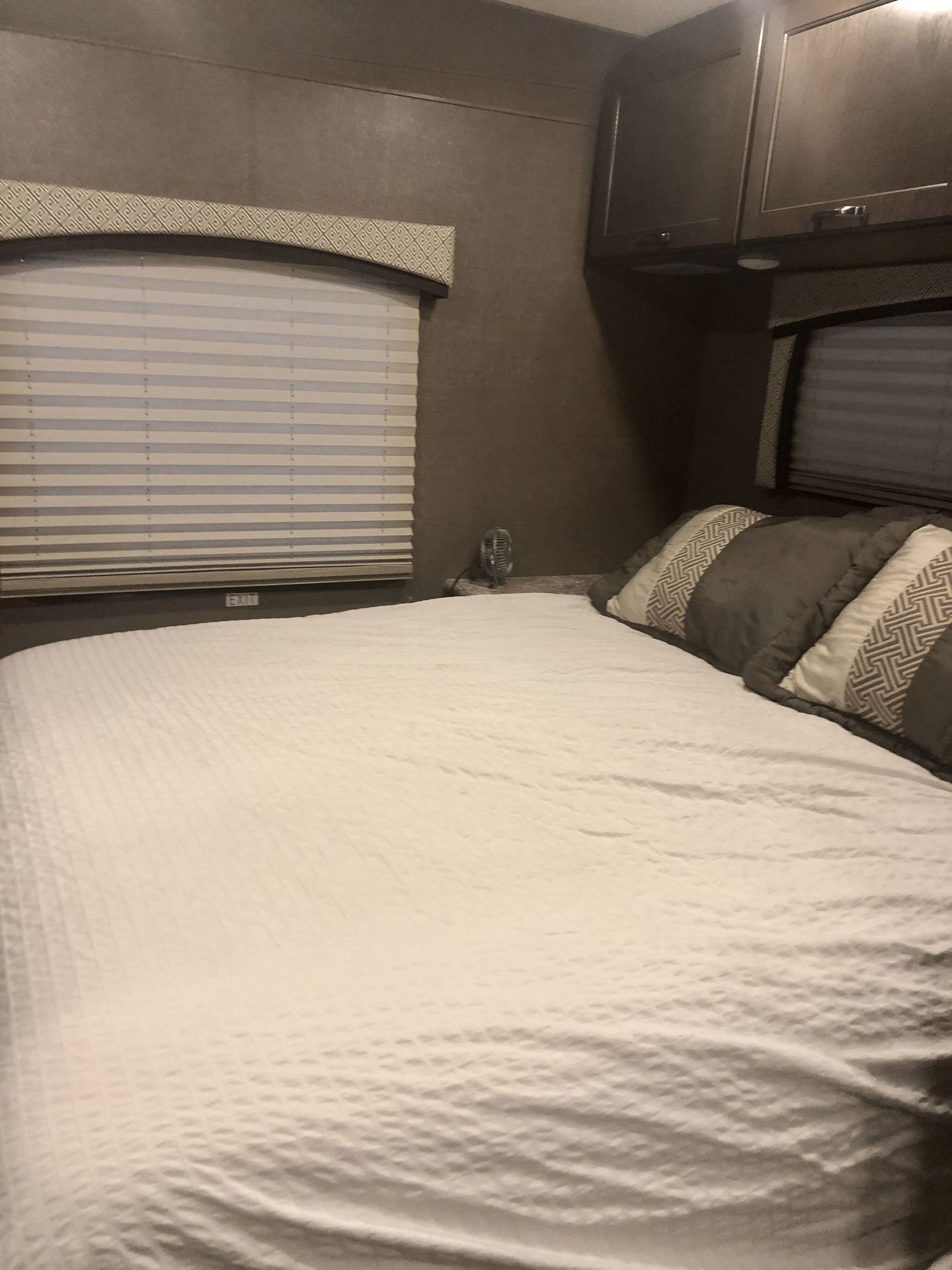 Photo 2 - 2018 Thor Class C Motorhome rental photo 4