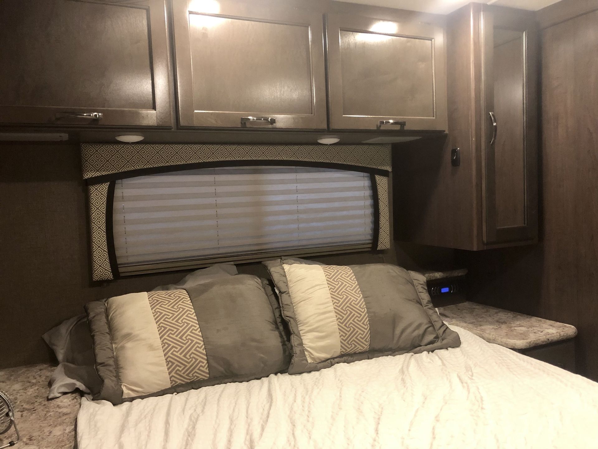 Photo 7 - 2018 Thor Class C Motorhome rental photo 9