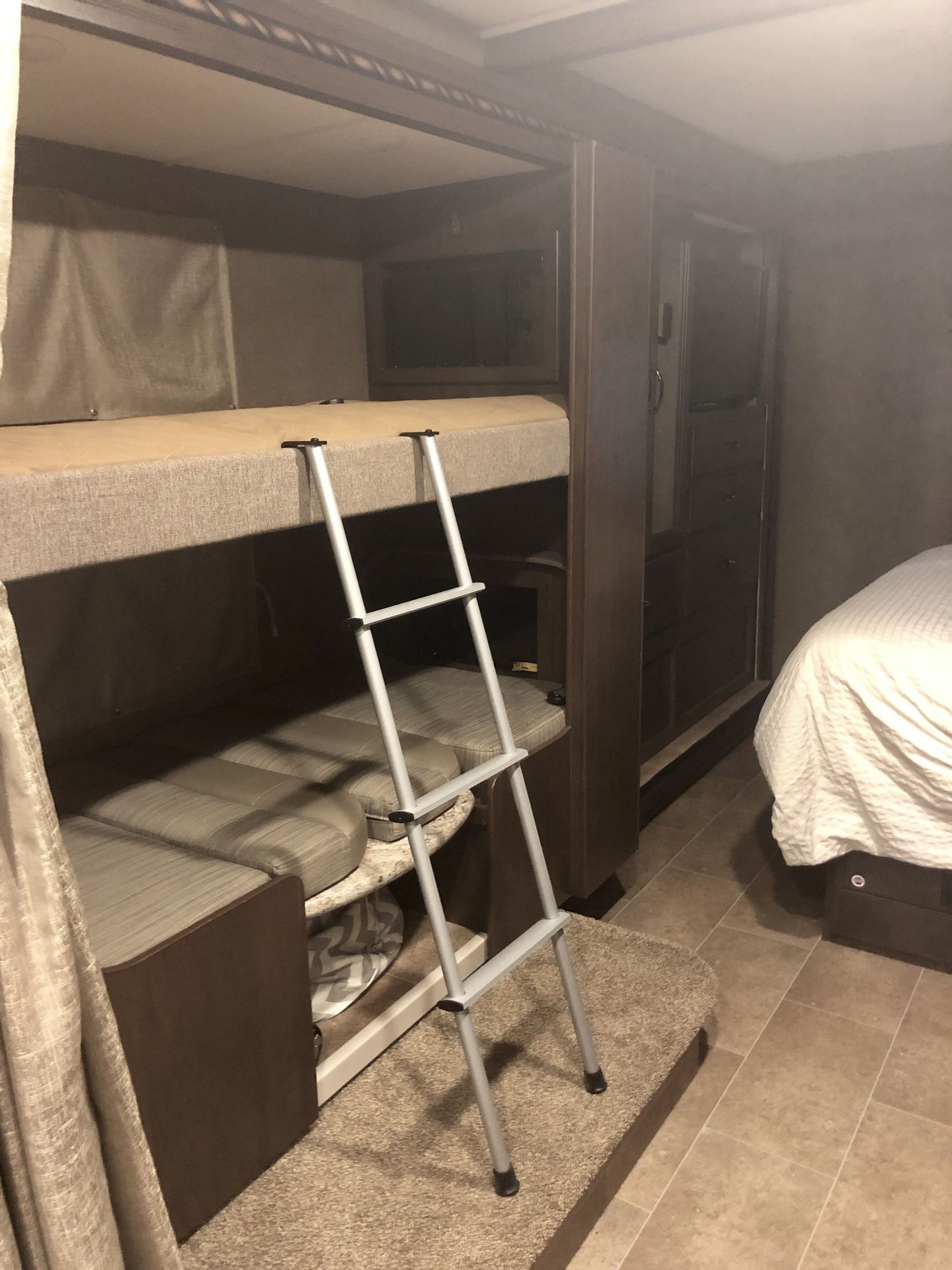 Photo 10 - 2018 Thor Class C Motorhome rental photo 12