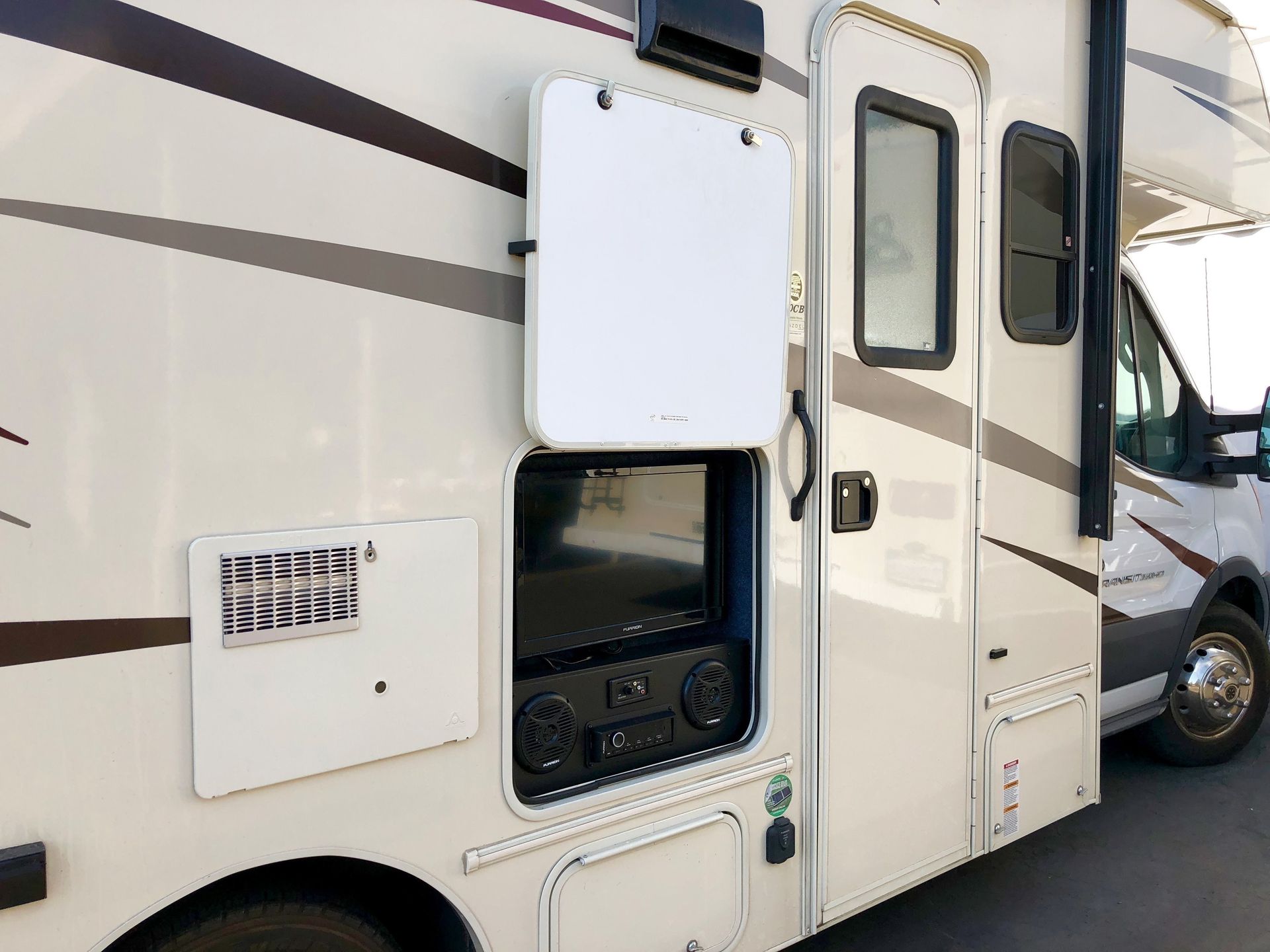 Photo 7 - 2017 Coachmen Class C Motorhome rental photo 9