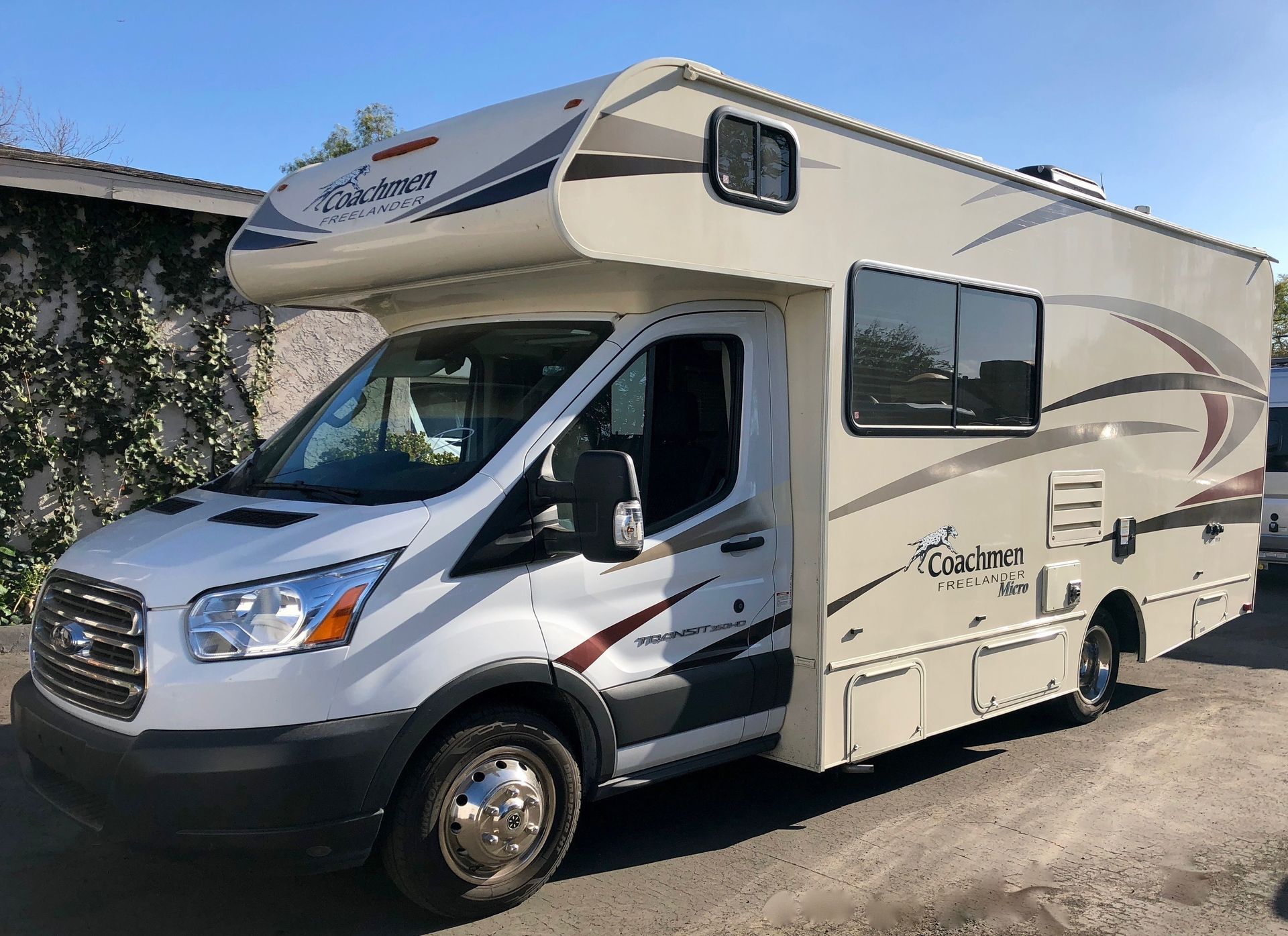 Photo 11 - 2017 Coachmen Class C Motorhome rental photo 13