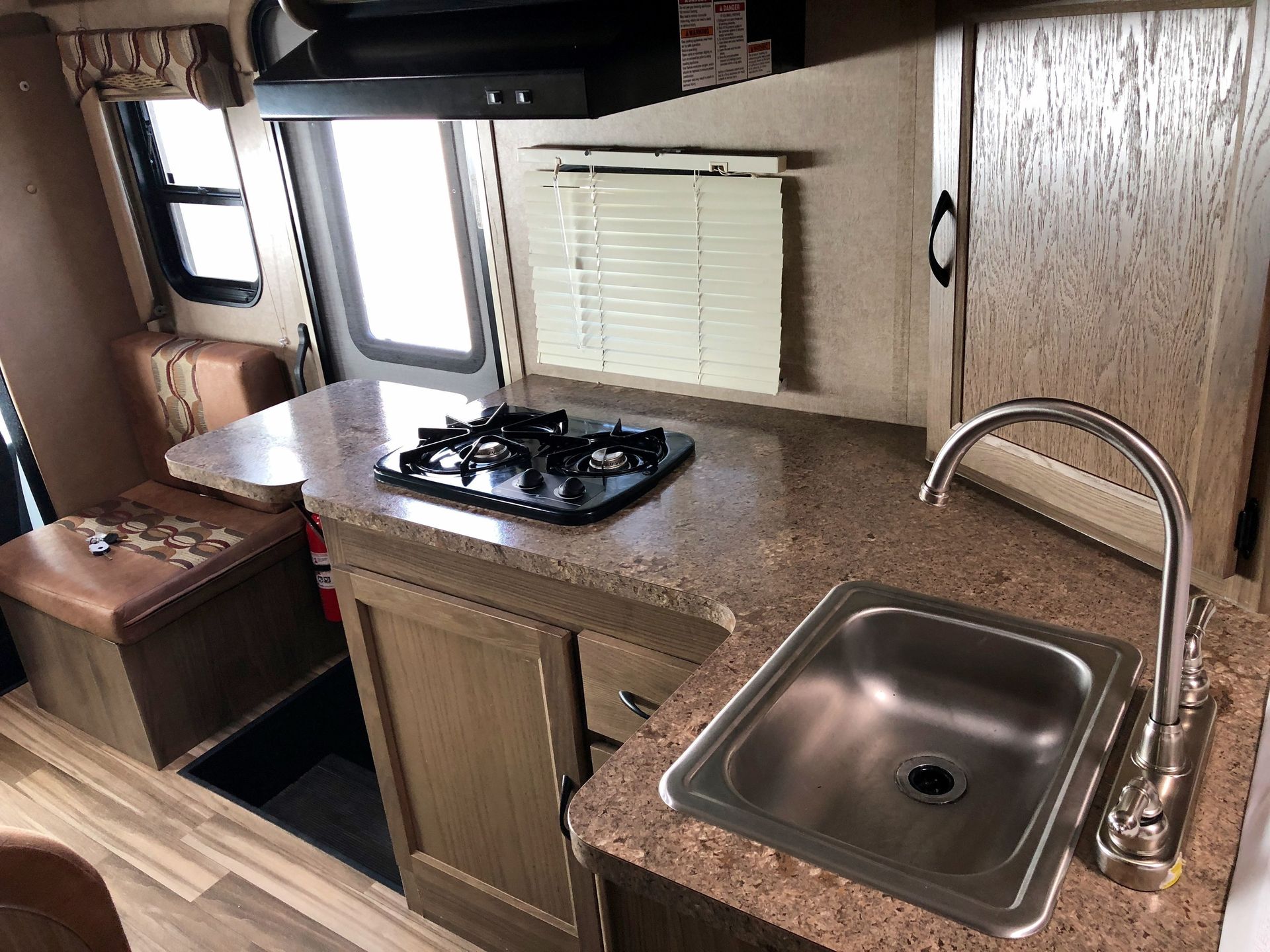 Photo 19 - 2017 Coachmen Class C Motorhome rental photo 21
