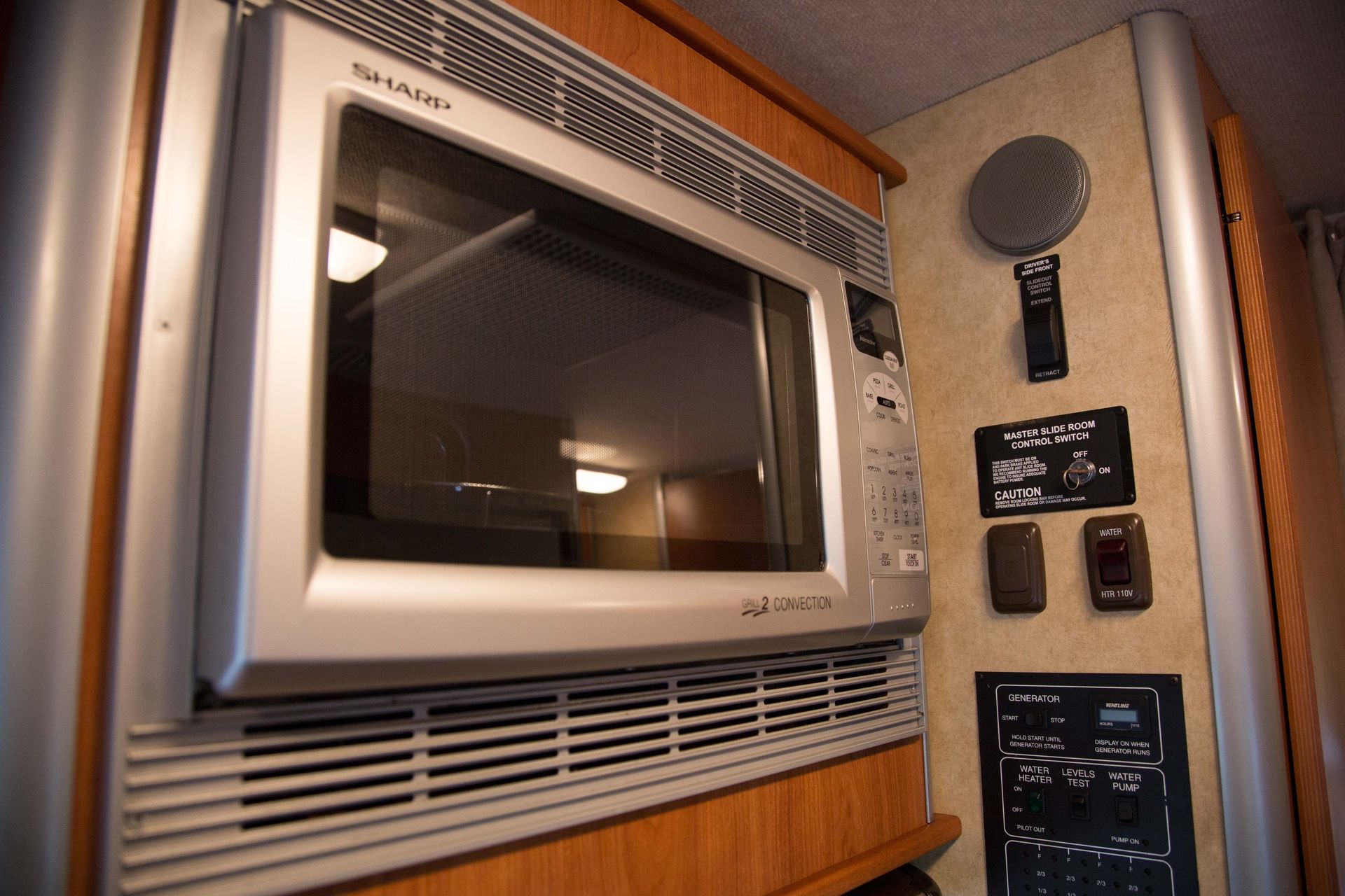 Photo 5 - 2008 Winnebago Class C Motorhome rental photo 7