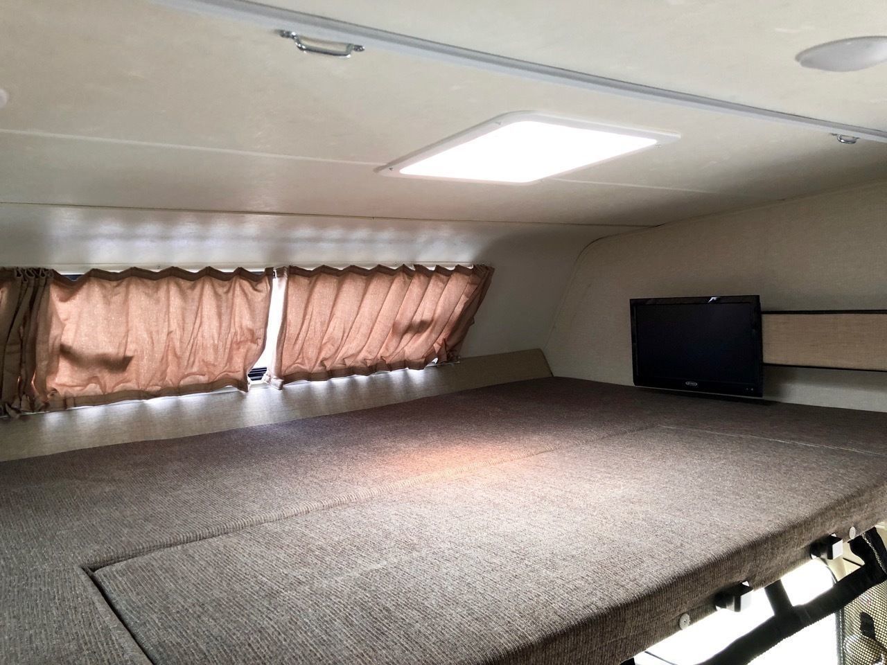Photo 19 - 2019 Coachmen Class C Motorhome rental photo 21