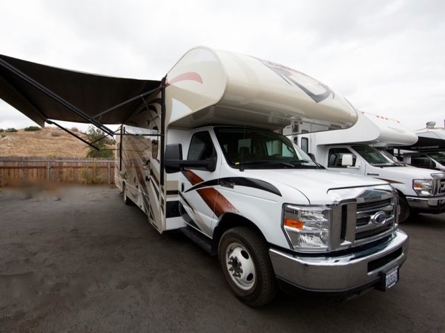 Photo 0 - 2016 Thor Class C Motorhome rental photo 2