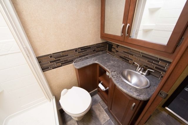 Photo 5 - 2016 Thor Class C Motorhome rental photo 7