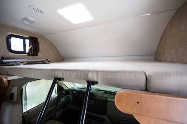 Photo 5 - 2014 Winnebago Class C Motorhome rental photo 7