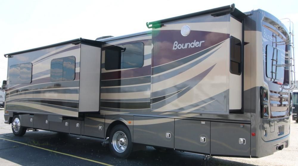 Photo 1 - 2017 Fleetwood Class A Motorhome rental photo 3