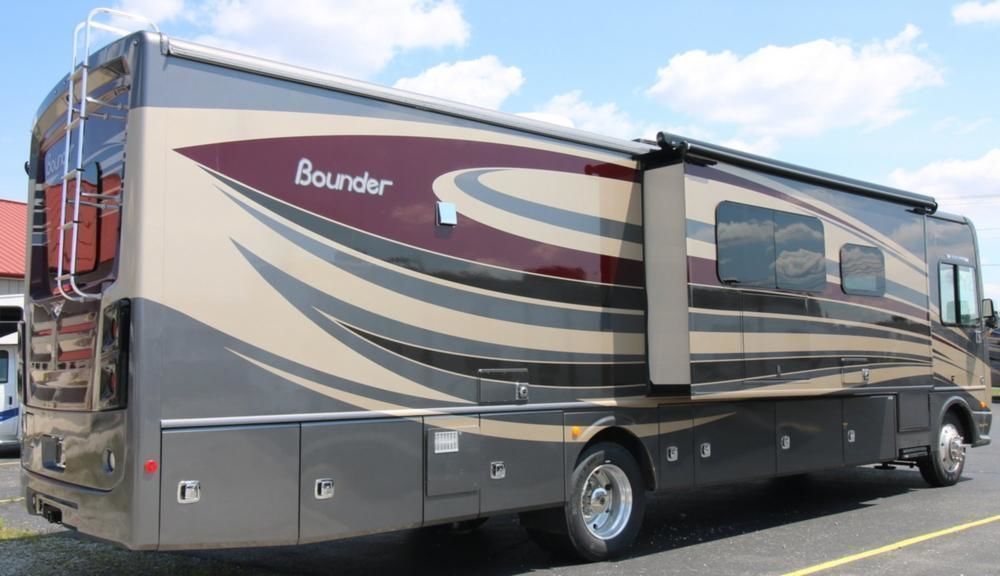 Photo 5 - 2017 Fleetwood Class A Motorhome rental photo 7
