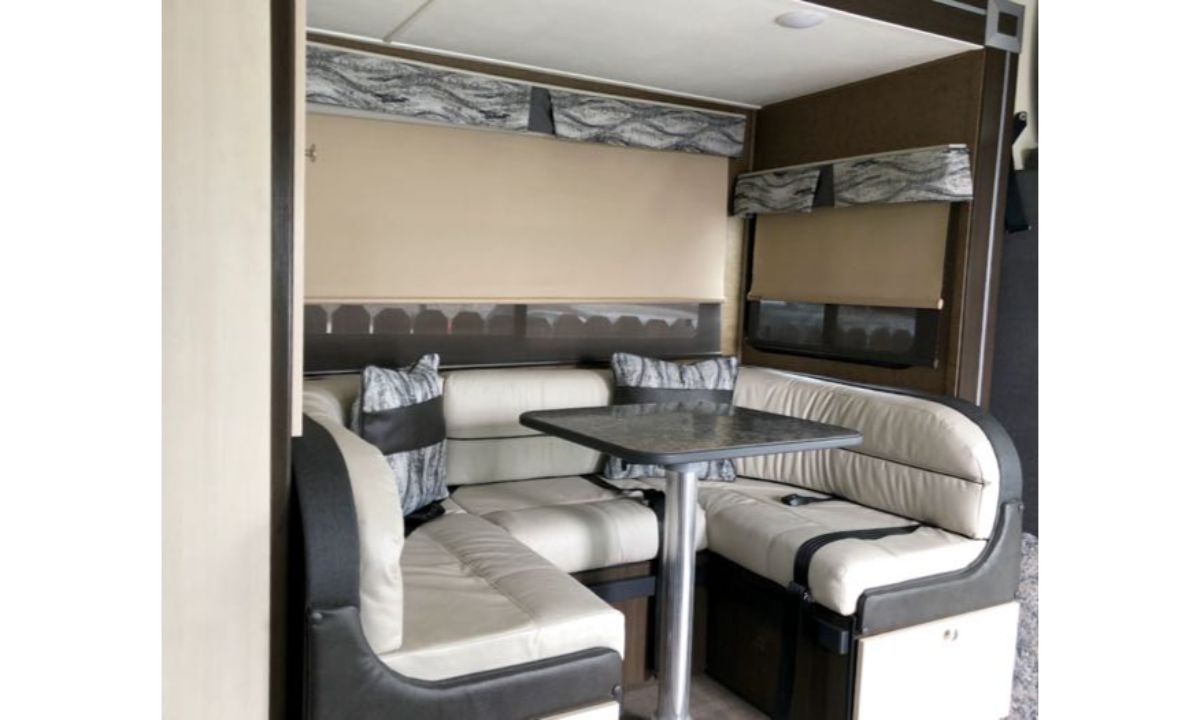 Photo 9 - 2018 Coachmen Class C Motorhome rental photo 11