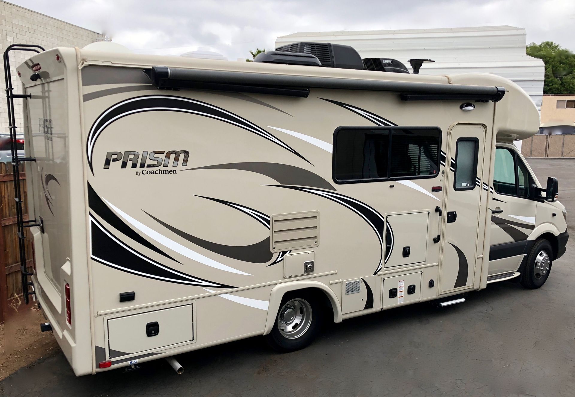 Photo 15 - 2018 Coachmen Class C Motorhome rental photo 17