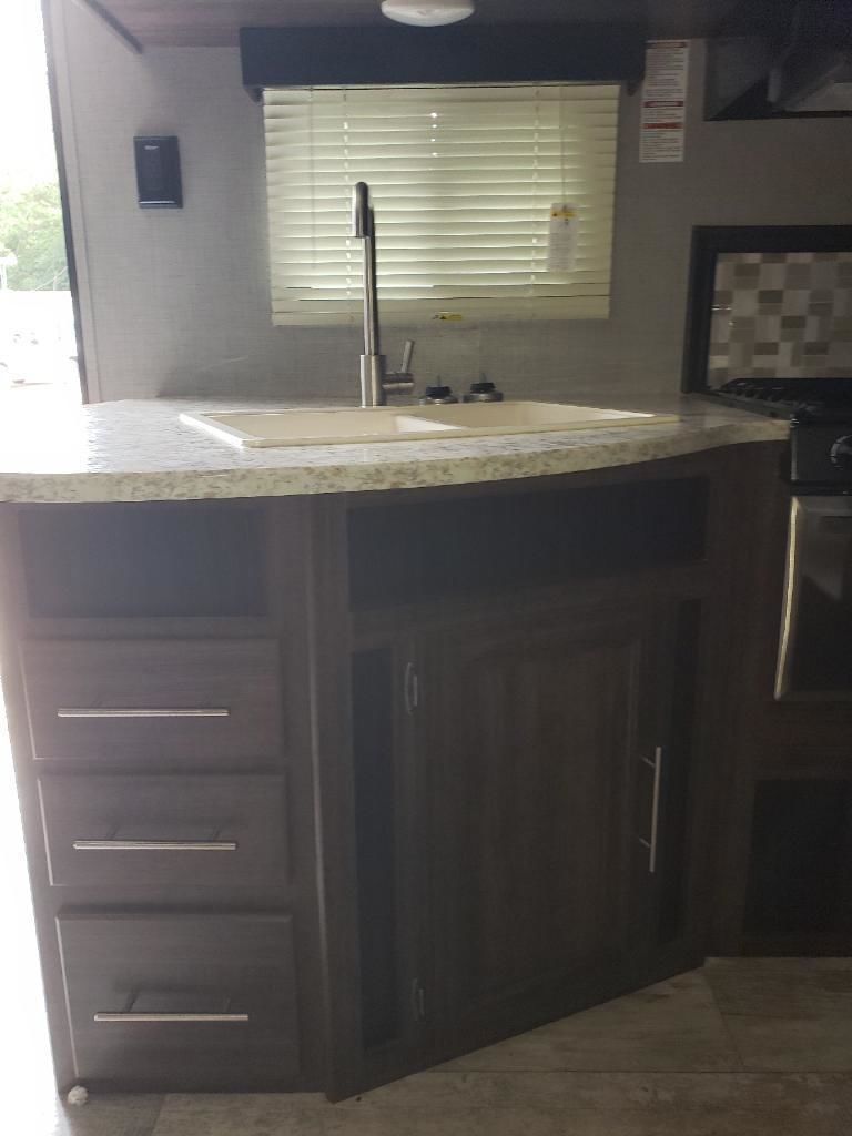 Photo 2 - 2019 Crossroads Rv Travel Trailer rental photo 4