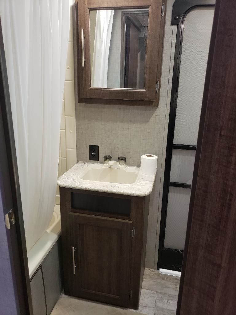 Photo 4 - 2019 Crossroads Rv Travel Trailer rental photo 6