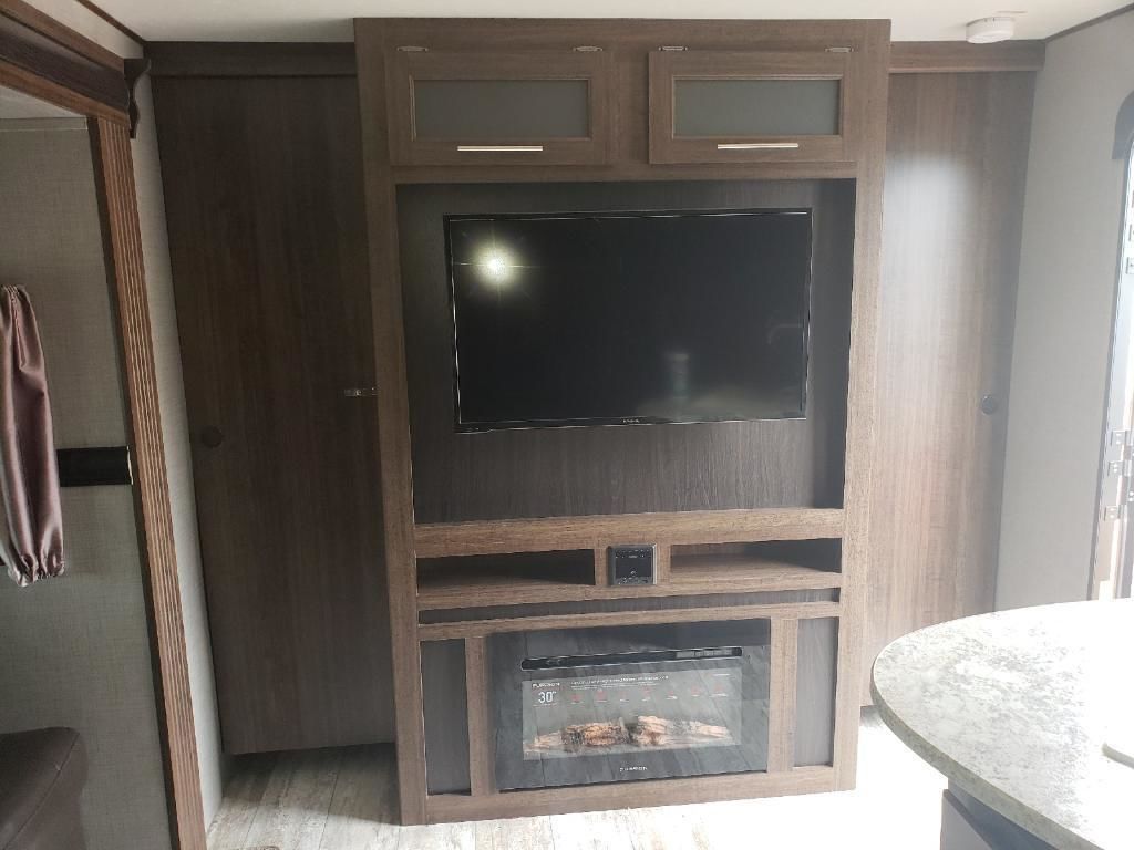 Photo 7 - 2019 Crossroads Rv Travel Trailer rental photo 9