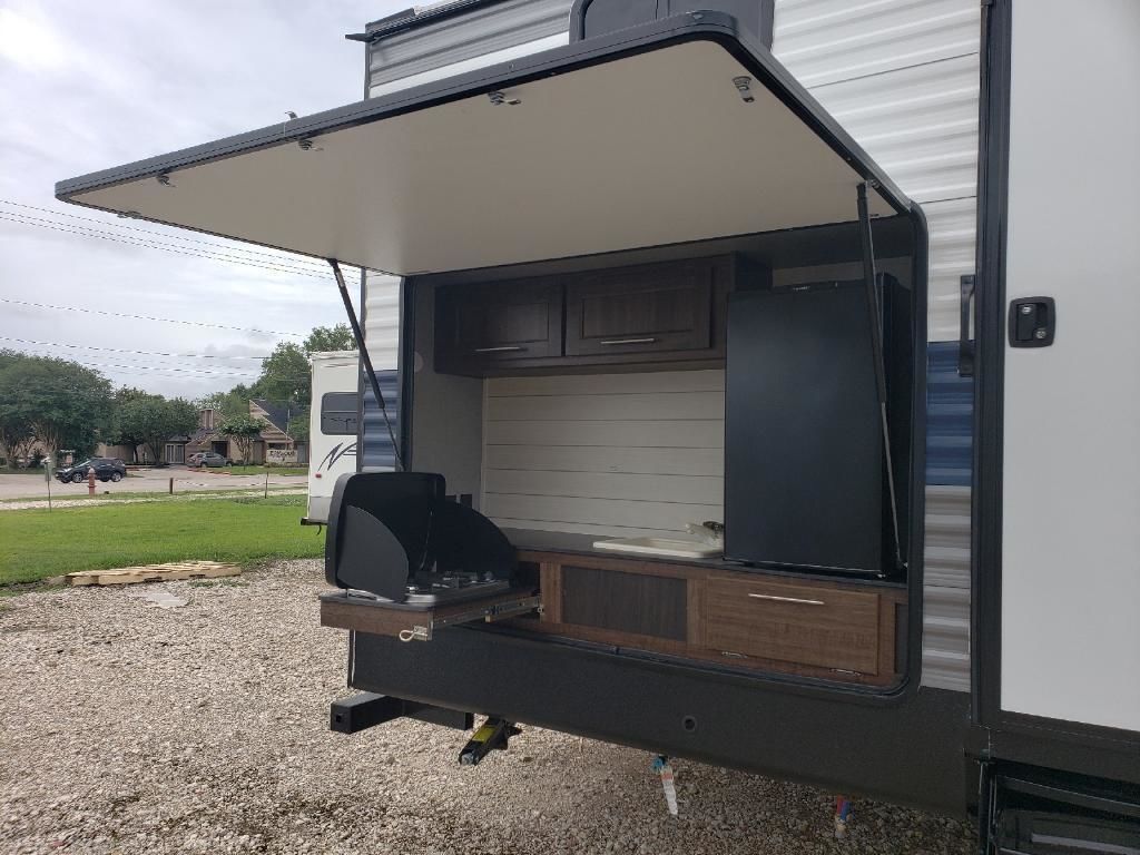 Photo 9 - 2019 Crossroads Rv Travel Trailer rental photo 11