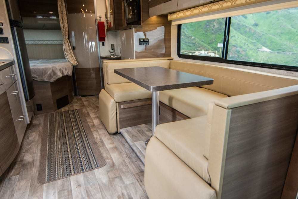Photo 7 - 2016 Winnebago Class C Motorhome rental photo 9