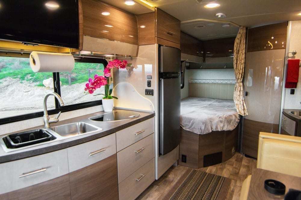 Photo 7 - 2017 Winnebago Class C Motorhome rental photo 9
