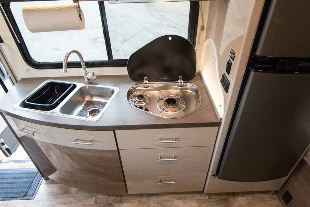 Photo 9 - 2017 Winnebago Class C Motorhome rental photo 11