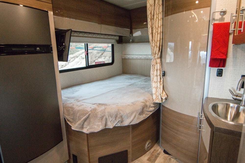 Photo 14 - 2017 Winnebago Class C Motorhome rental photo 16