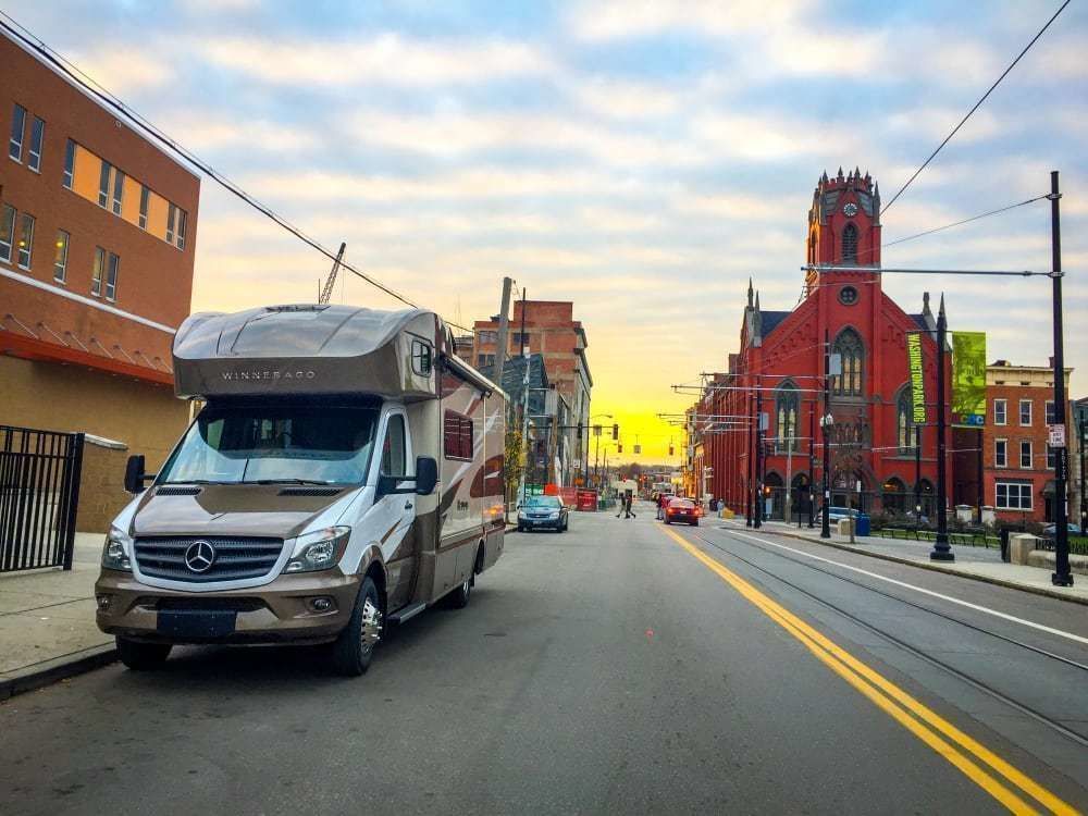 Photo 15 - 2017 Winnebago Class C Motorhome rental photo 17