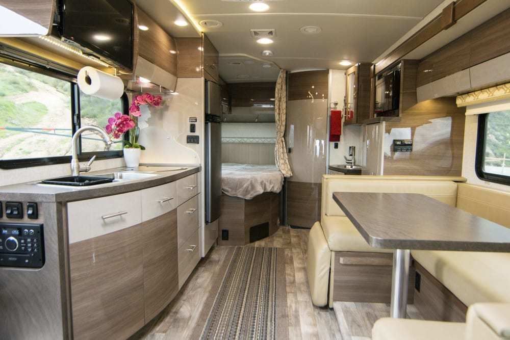 Photo 3 - 2017 Winnebago Class C Motorhome rental photo 5