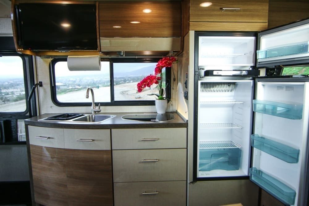 Photo 4 - 2017 Winnebago Class C Motorhome rental photo 6