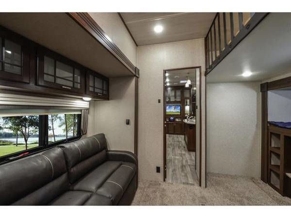 Photo 4 - 2017 HEART LAND Fifth Wheel rental photo 6